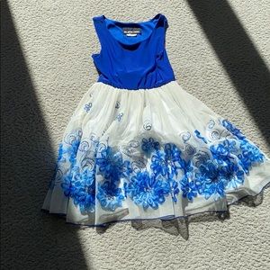 Blue flower dress. Kids medium.